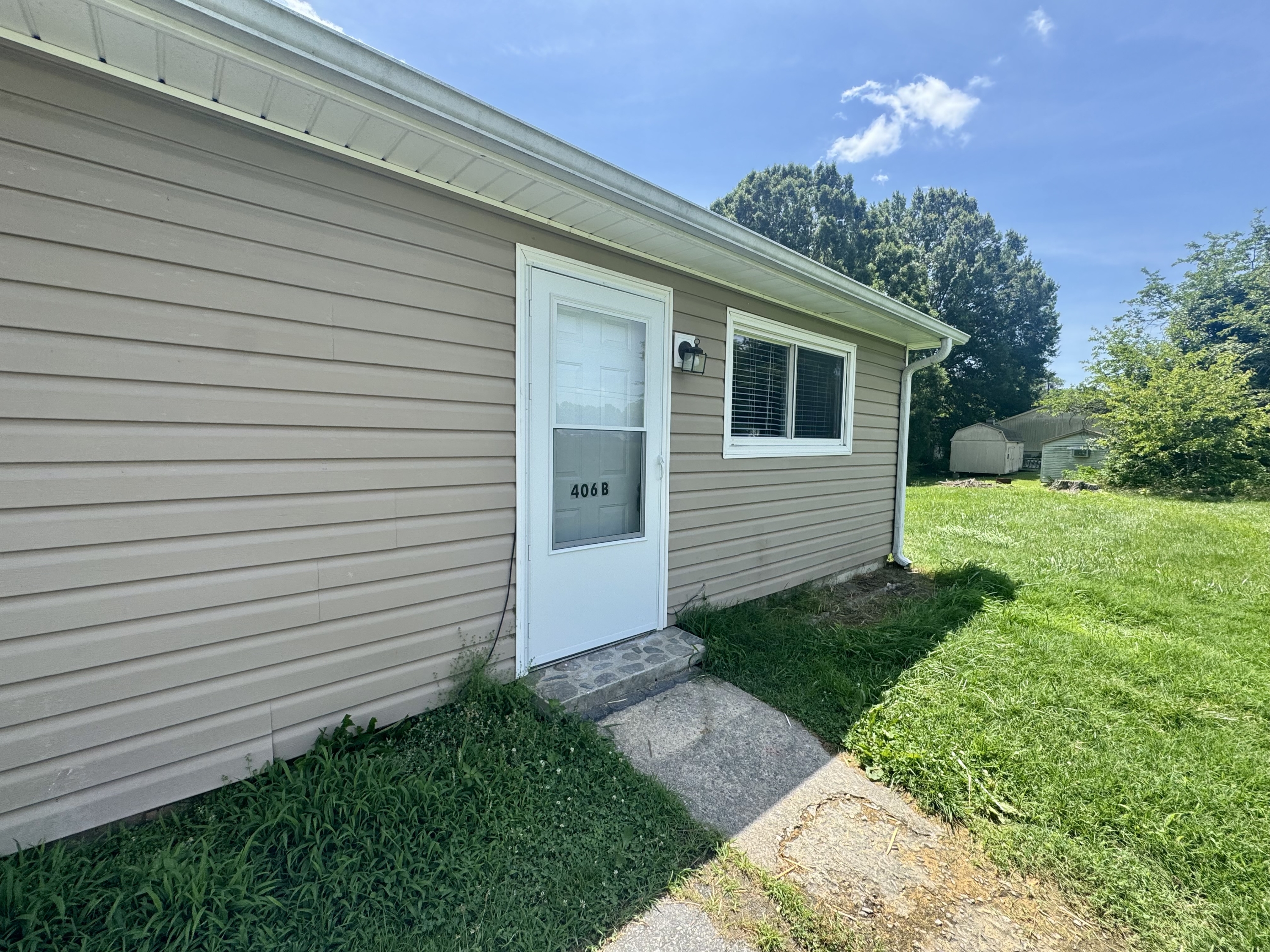 406 Lindsay Street - 2
